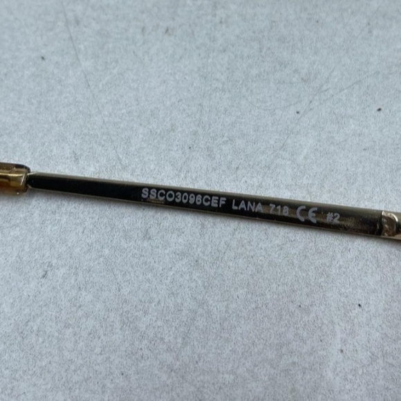 Oscar de la Renta Sunglasses with Case - Picture 4 of 5